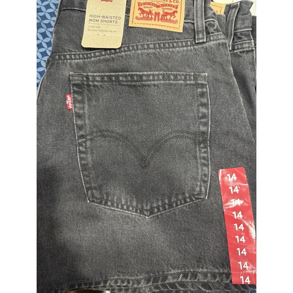 Levi's Women's NWT High Waisted Mom Shorts Black Denim Size 14/32